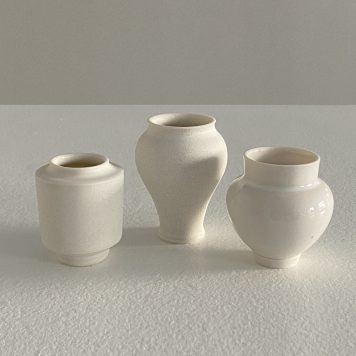 Miniature Pots – Medium (Whites)