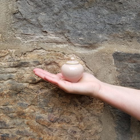 Miniature Pot & Cover – Medium