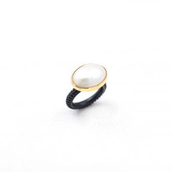 Oval Pearl Ring