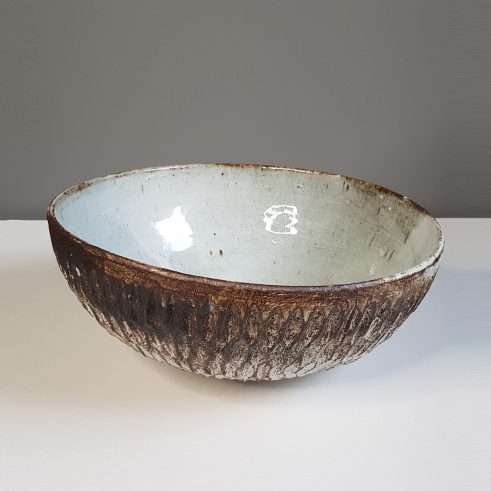 Dry Kohiki Serving Bowl Flower Petal – White III