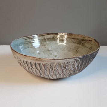 Dry Kohiki Serving Bowl Flower Petal – White II