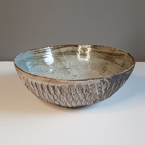 Dry Kohiki Serving Bowl Flower Petal – White II