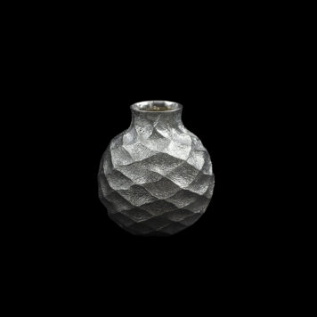 Seni Vase by Hiroshi Suzuki