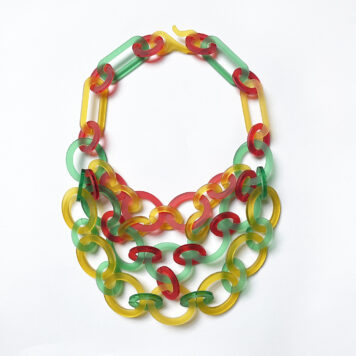 Peppers – 3 Strand Oval Necklace in red, green and yellow