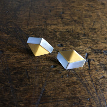 Short Hexagonal Earring (Ochre)