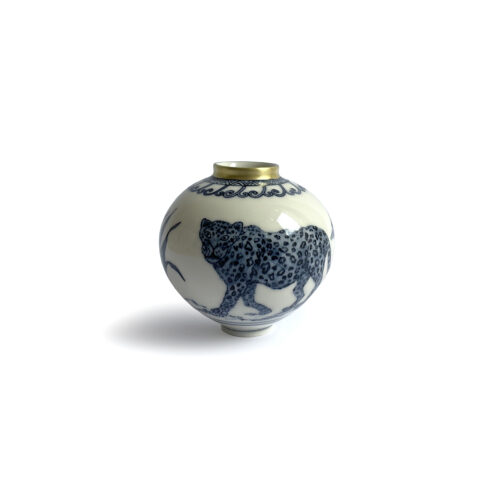 Moon Jar with Gold Rim – Leopard