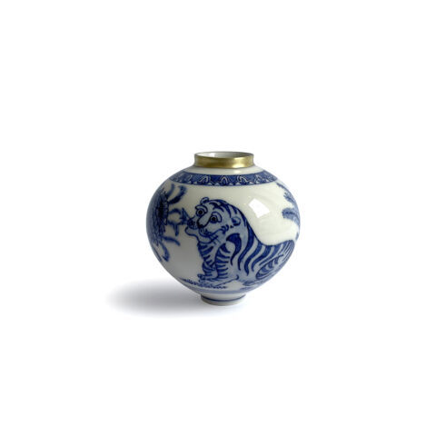 Moon Jar with Gold Rim – Sitting Tiger