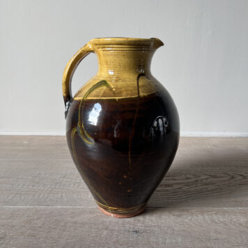 Large Round Jug (black with yellow top)