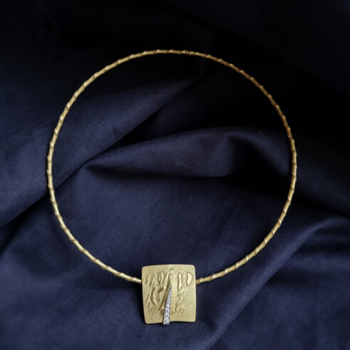 Striptwist Neckwire with Removable Pendant, Gold Variations Series