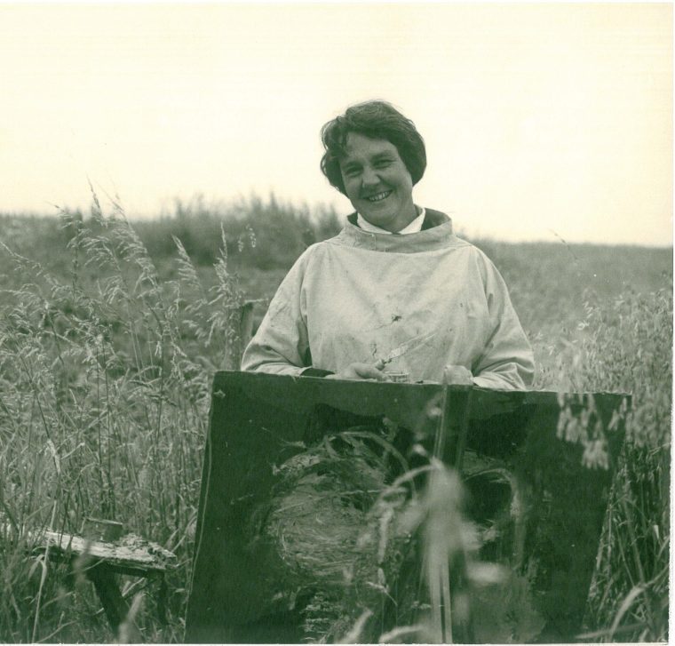 Joan Eardley painting at Catterline, c.1960 | Photo by Audrey Walker