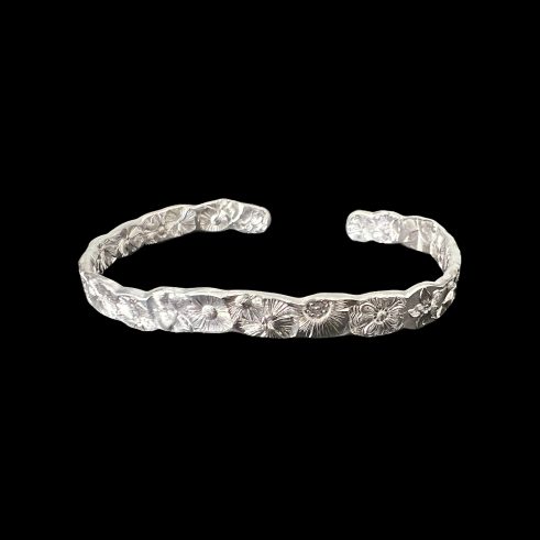 Narrow Daisy Field Bangle
