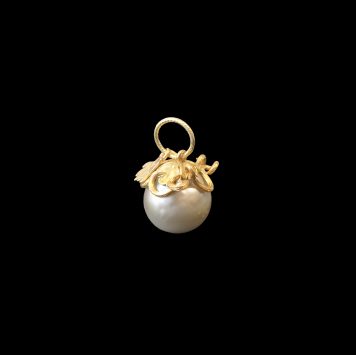 Gold & Pearl Pendant