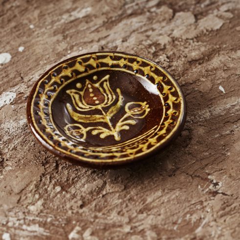 Slip Trailed Tulip Plate