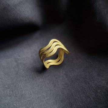 Wriggle Ring III