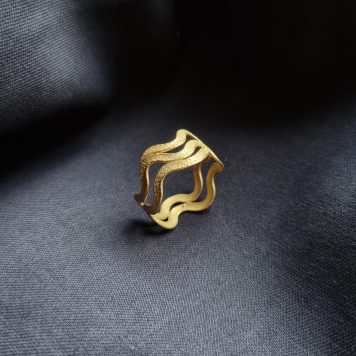 Wriggle Ring IV