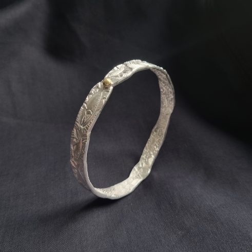 Fishy Bangle with 18ct Gold Bead