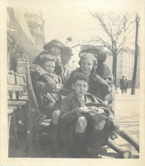 Merle Taylor, S.J. Peploe, Denis & Margaret Peploe, Jessie M. King and Willy Peploe at La Rotonde, Paris, 1924