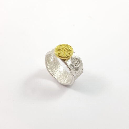 Die-Struck Ring with 18ct Gold Flower