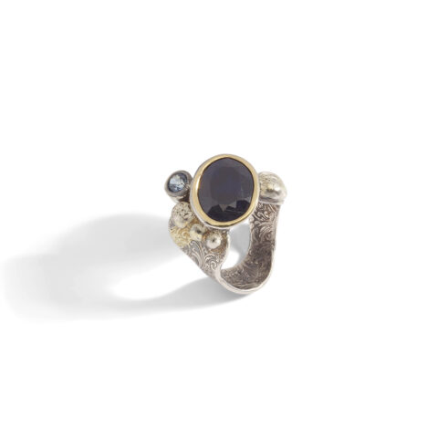 Rock ‘n’ Scroll Dark & Pale Sapphires Ring