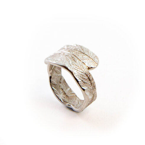 Crossover Leafy Die-Struck Ring